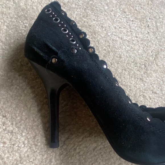 NWT Two Lips Black Suede Pumps, Size 7.5 - Picture 4 of 8